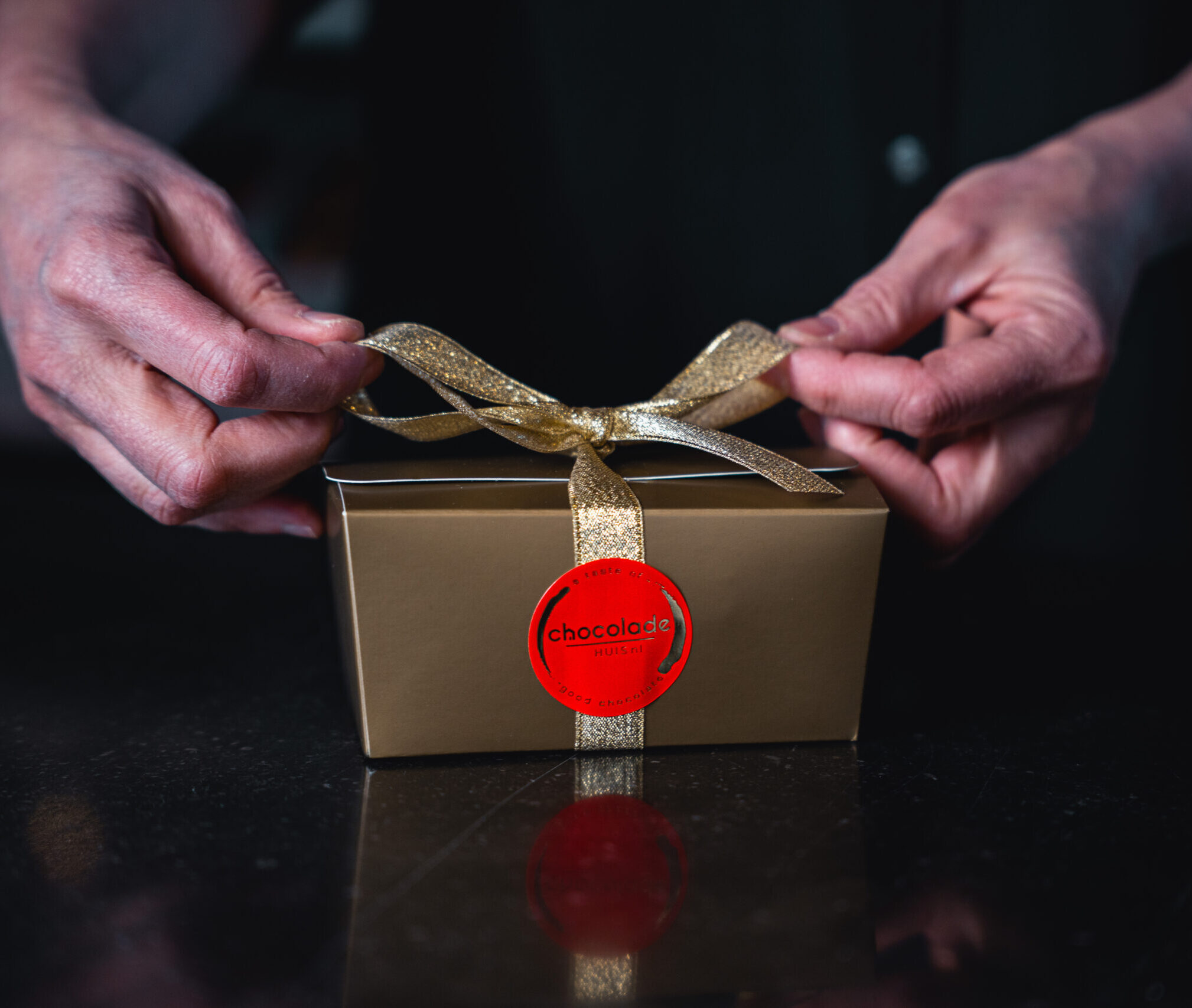 Doos strikken relatiegeschenk